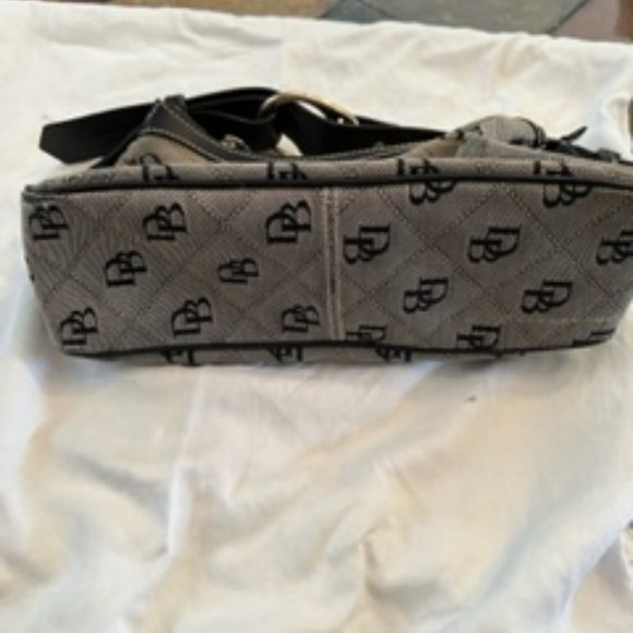 Dooney and Bourke pocketbook w/wallet - Picture 4 of 7